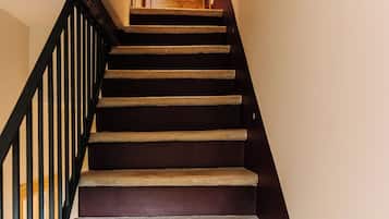 Escaleras con barandal