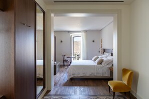 Room Lungomare | Zimmersafe, laptopgeeigneter Arbeitsplatz, Verdunkelungsvorhänge