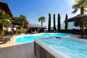 Pool - RESIDENCE UNTERMÖSSLHOF - APARTMENT WITH POOL, SAUNA AND PANORAMIC VIEW IN LANA (Lana)