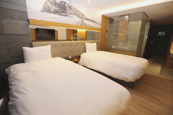 Standard Twin Room (for 2 people) | Desk, laptop workspace, free WiFi