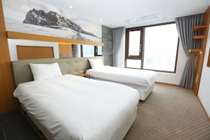 Työpöytä, kannettavalle tietokoneelle sopiva työtila, ilmainen Wi-Fi