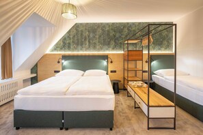 Superior Triple Room | Living room | TV - Hotel Slovan (Jesenik)