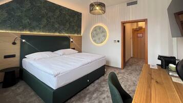 Superior Double Room | In-room safe, desk, blackout drapes, free WiFi