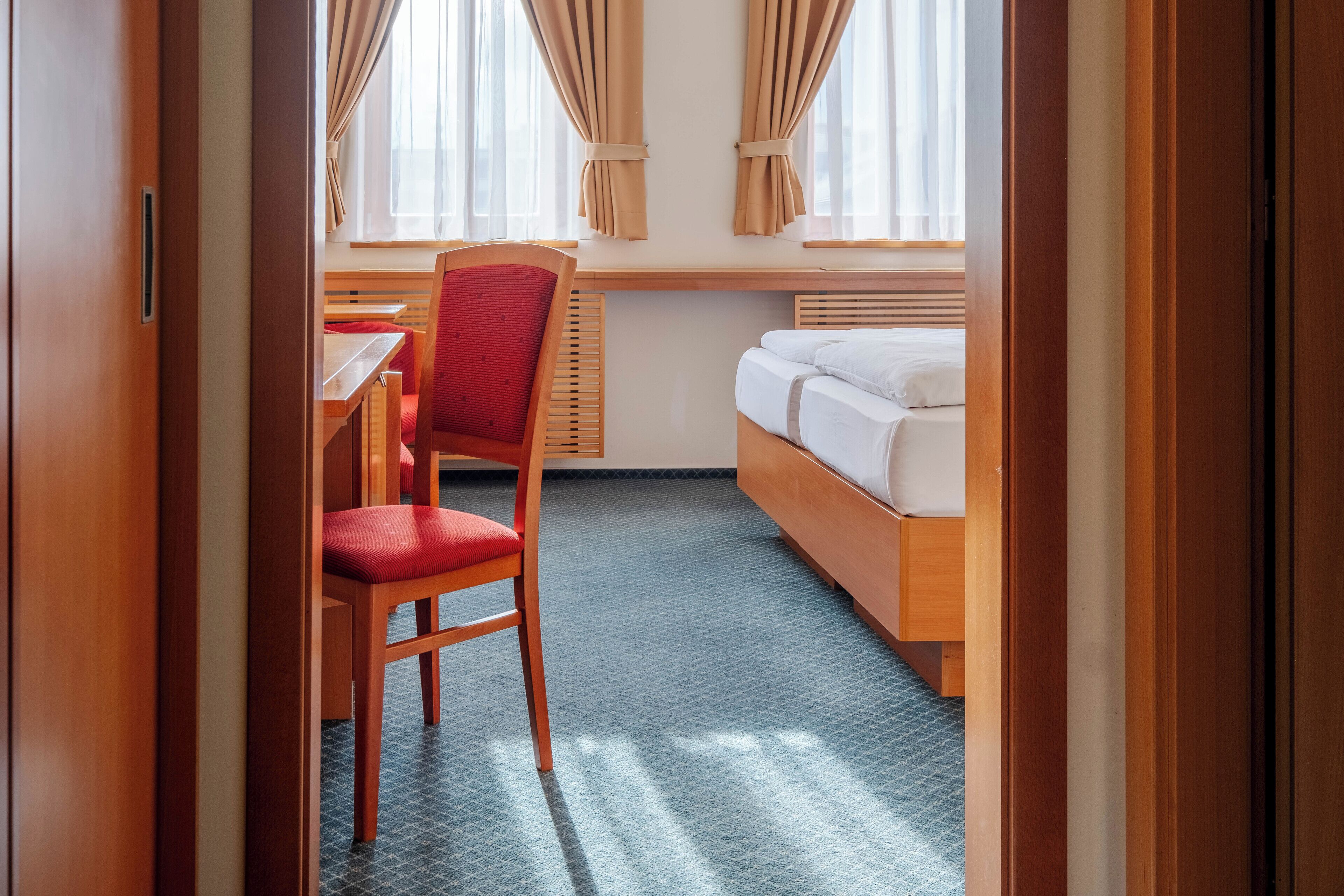 Classic Double Room | In-room safe, desk, blackout drapes, free WiFi