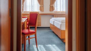 Classic Double Room | In-room safe, desk, blackout drapes, free WiFi