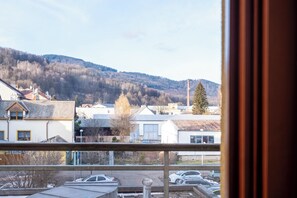 Classic Quadruple Room | In-room safe, desk, blackout drapes, free WiFi