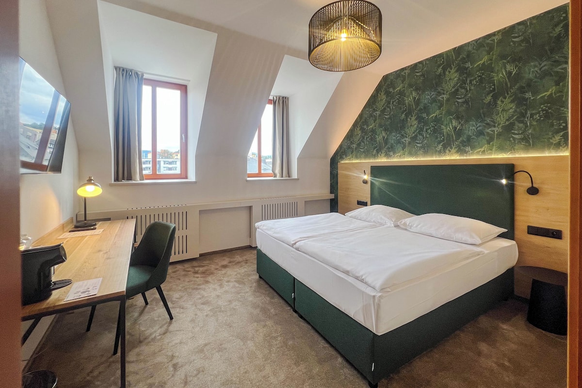 Superior Double Room | In-room safe, desk, blackout drapes, free WiFi