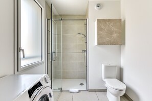 Shower, hair dryer, towels - Apogée (Montpellier)