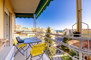 Unclassified image, 3 of 26, button