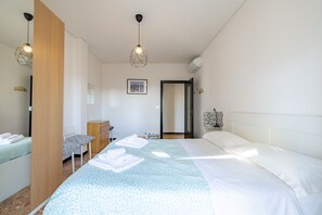 2 chambres, fer et planche à repasser, accès au Wi-Fi (inclus)