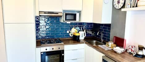 Réfrigérateur, micro-ondes, four, lave-vaisselle