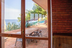 Vila Keluarga, pemandangan laut | Teras/patio