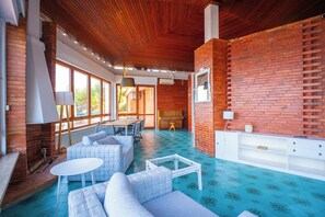 Family Villa, Sea View | Living area