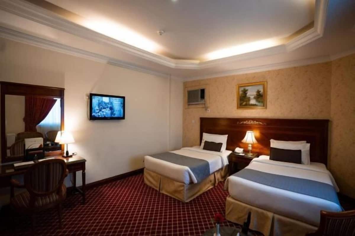 Egyptian cotton sheets, premium bedding, pillowtop beds, desk