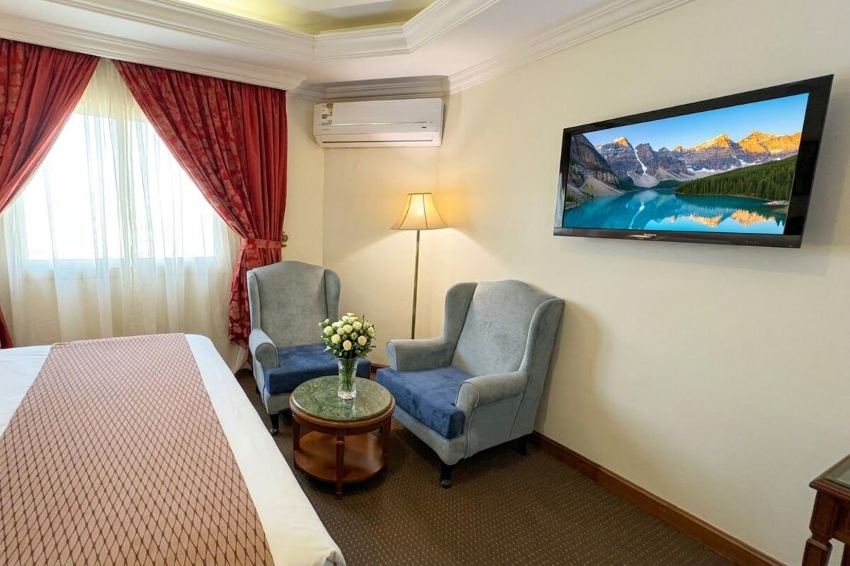 Single Room | Egyptian cotton sheets, premium bedding, pillowtop beds, desk
