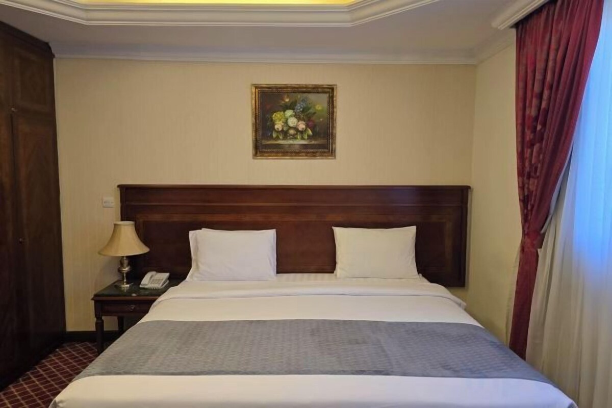 Egyptian cotton sheets, premium bedding, pillow-top beds, desk