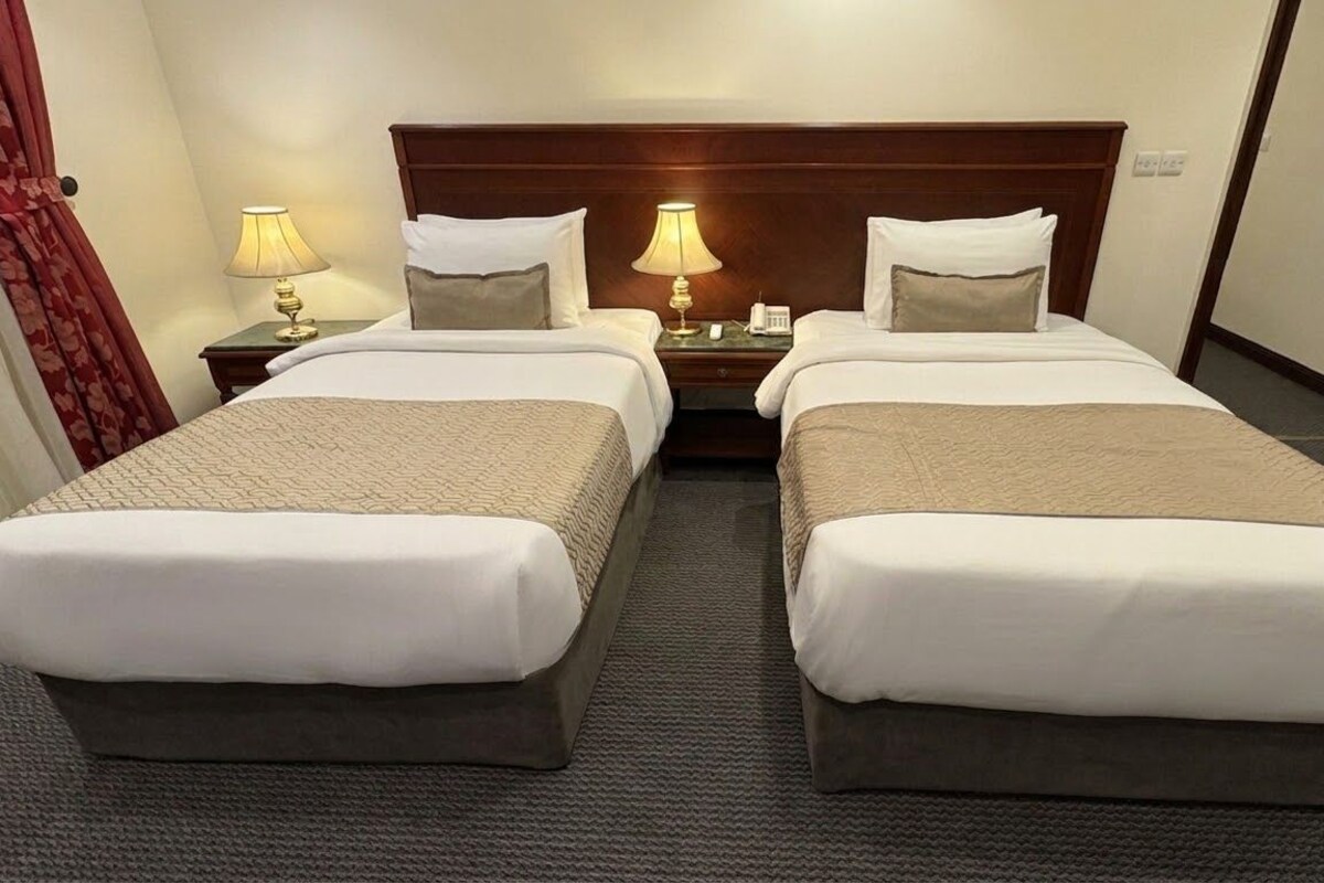 Egyptian cotton sheets, premium bedding, pillowtop beds, desk