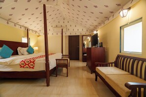 Tienda, 1 cama de matrimonio grande, Se admiten mascotas, junto a la piscina | Tabla de planchar con plancha y wifi gratis