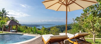 Luxury Boutique Villa with Private Pool, Ocean View & Floating Breakfast
