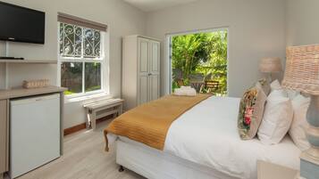 8 bedrooms, iron/ironing board, WiFi, bed sheets