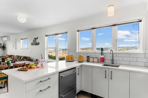 A symphony of rural and sea views!