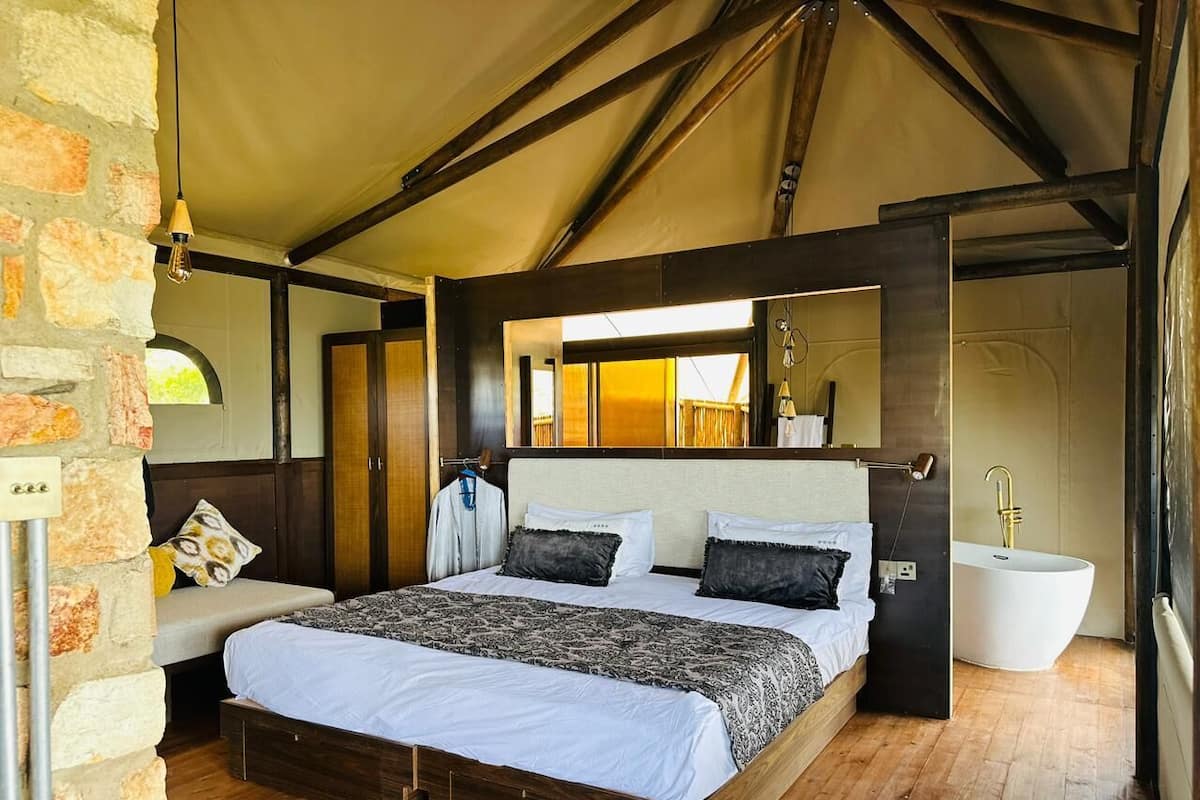 고급 침구, 미니바, 객실 내 금고, 각각 다르게 가구 비치