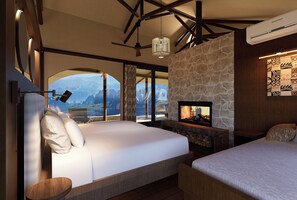 Hochwertige Bettwaren, Minibar, Zimmersafe, individuell eingerichtet