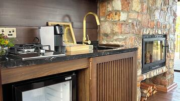 Espresso maker, coffee/tea maker