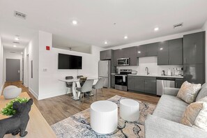Comfort Apartment, 1 Bedroom | Bathroom | Free toiletries, hair dryer, towels, soap - Atlanta - The Nomad ATL (Atlanta)