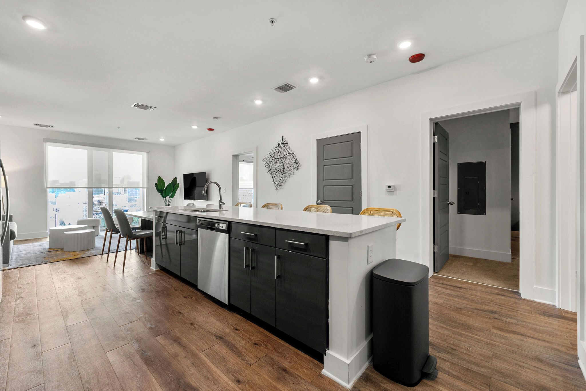 City Apartment, City View | Private kitchen | Full-sized fridge, microwave, oven, stovetop