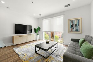 Comfort Apartment, City View | Living area - Atlanta - The Nomad ATL (Atlanta)