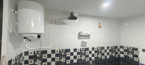 Kahden hengen perhehuone, parveke, vuoristonäköala | Huoneen varustelu