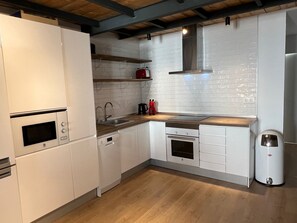 Micro-ondes, four, plaque de cuisson, lave-vaisselle