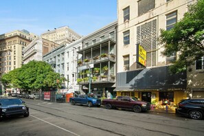 المنشأة من الخارج