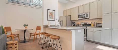 Fridge, microwave, stovetop, dishwasher