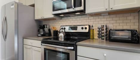 Fridge, microwave, stovetop, dishwasher