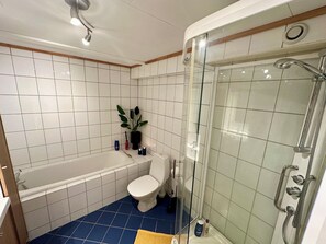 Hårføner, håndklær, såpe og toalettpapir