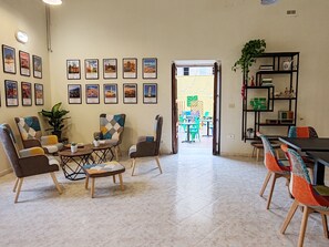 Lobby sitting area - Safestay Naples Materdei (Naples)