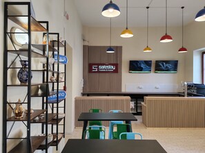 Bar (trong khuôn viên)