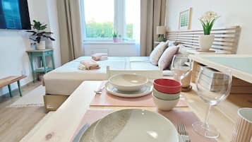 Iron/ironing board, WiFi, bed sheets