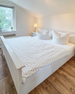 2 chambres, lit parapluie, draps fournis