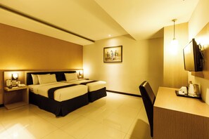 Superior Double or Twin Room | Desk, iron/ironing board, free WiFi - Dbest Hotel Pasar Baru Bandung (Bandung)