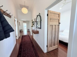 3 عدّة غرف نوم ومكواة/لوح كي وسرير سفر و�واي فاي مجانًا