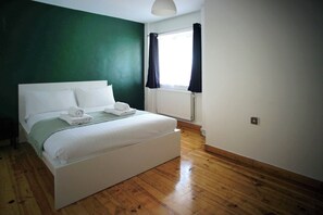 3 bedrooms, desk, iron/ironing board, free WiFi