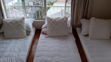 Iron/ironing board, bed sheets