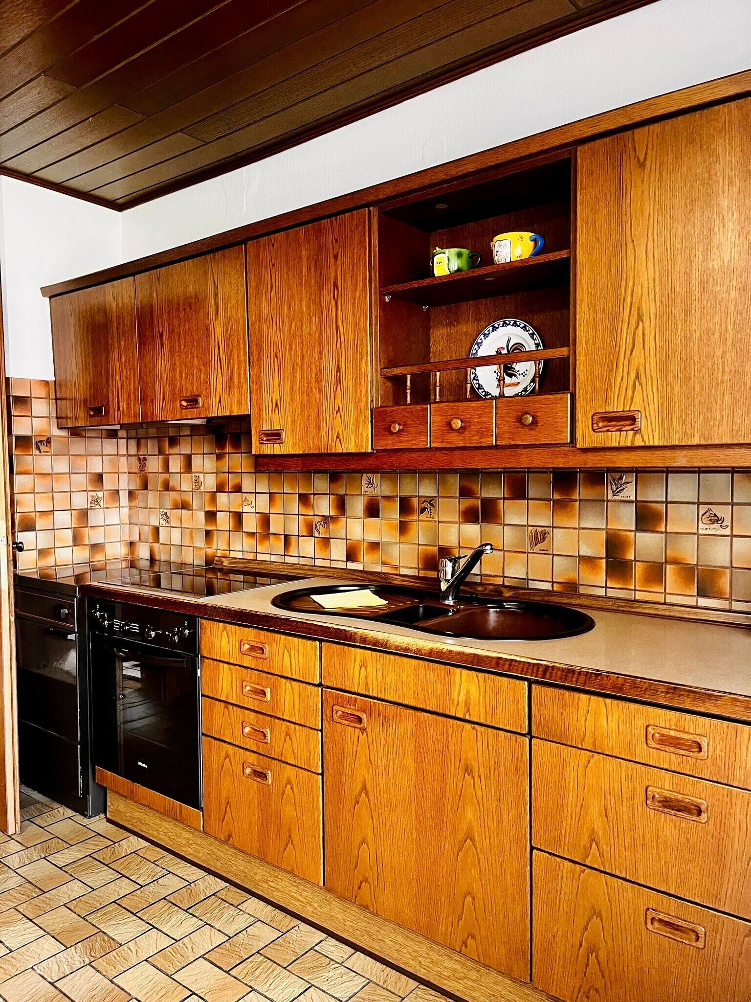 Refrigerador, horno, placa de cocina, cafetera/tetera