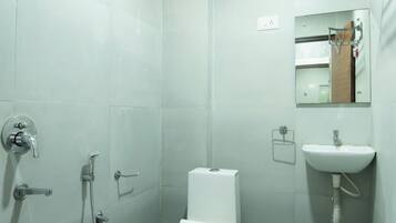 Habitación doble | Baño | Ducha y toallas