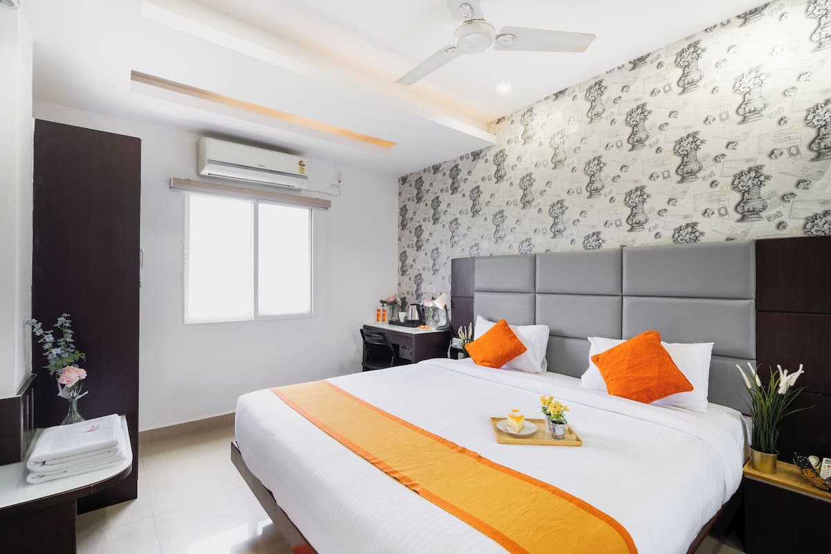 Kamar Double | Ruang kerja ramah laptop, kedap suara, dan Wi-Fi gratis