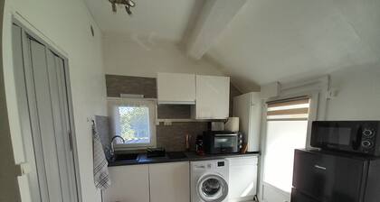 Charming studio in Bois-le-Roi with private parking