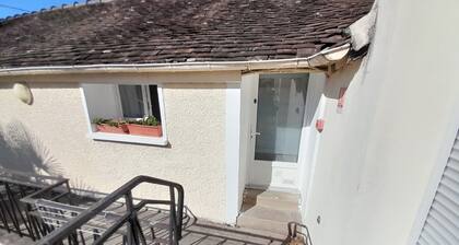 Charming studio in Bois-le-Roi with private parking